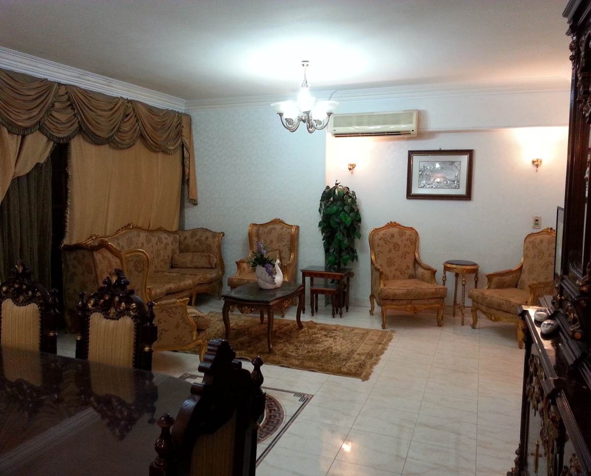 شقة مفروشة 200م فاخرة للايجار شارع مكرم عبيد امام السراج مول مدينة نصر