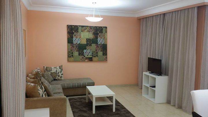 شقة مفروشة للايجار 3 غرفة داخل كمبوند بمدينة الشيخ زايد
