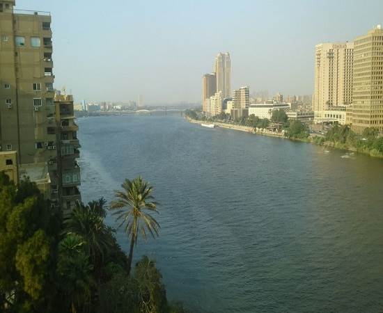 شقه 250م للايجار بالزمالك تطل على النيل 