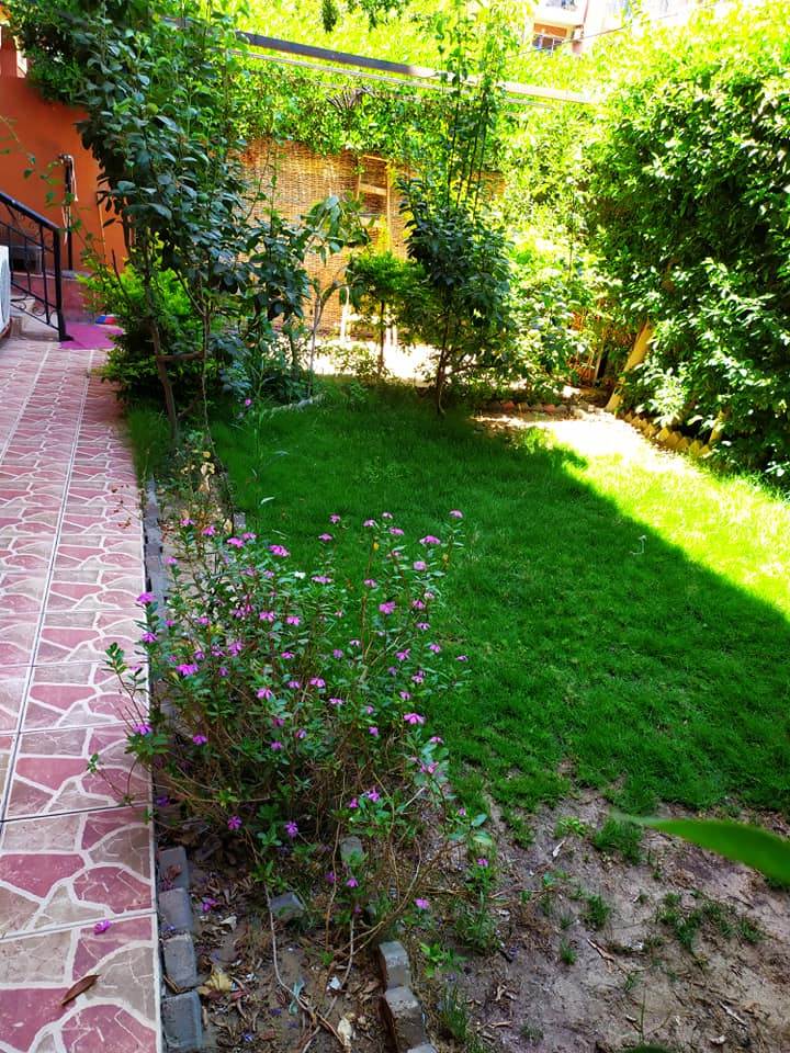 شقة ارضي بحديقة خاصة للايجار مفروشة بكمبوند روضة زايد الشيخ زايد